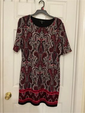 R&K Elegant Paisley Shift Dress - Black & Red